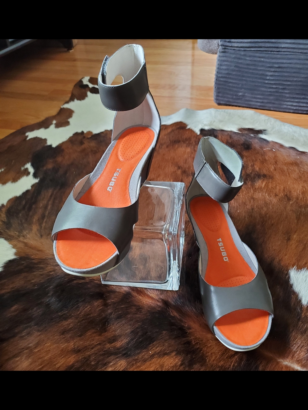 Tsubo Gray Open-Toe Wedge Sandals with Orange Insole